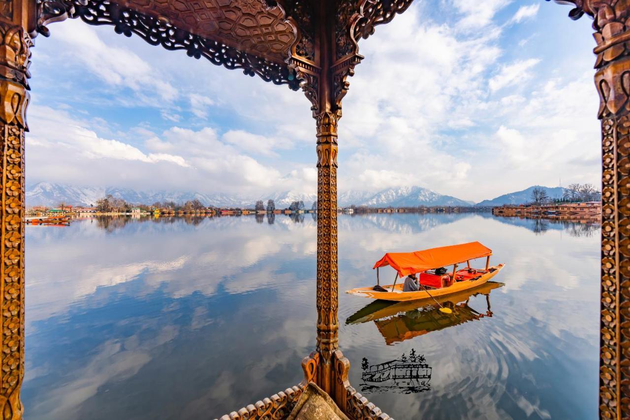 New Jacquline Heritage Houseboats Сринагар Экстерьер фото