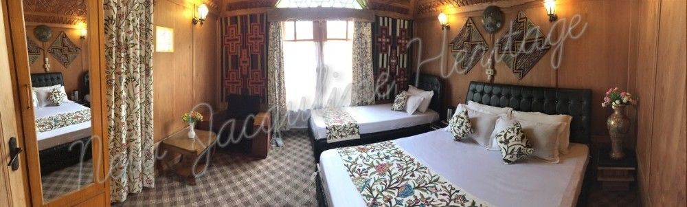 New Jacquline Heritage Houseboats Сринагар Экстерьер фото